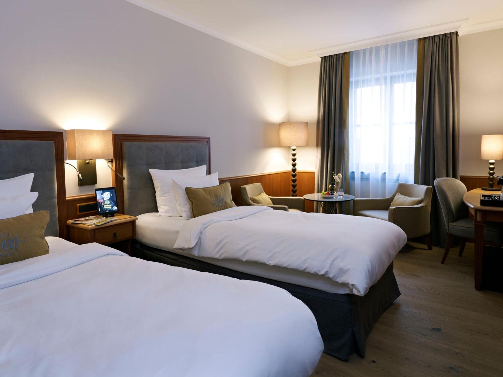 Platzl Hotel Munich Exterior photo